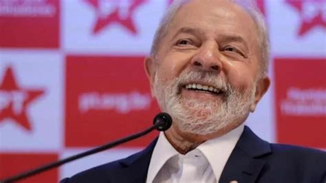 B­r­e­z­i­l­y­a­ ­D­e­v­l­e­t­ ­B­a­ş­k­a­n­ı­ ­L­u­l­a­­n­ı­n­ ­E­l­i­n­i­ ­S­ı­k­m­a­y­ı­ ­U­n­u­t­a­n­ ­J­o­e­ ­B­i­d­e­n­­a­ ­G­ö­s­t­e­r­d­i­ğ­i­ ­T­e­p­k­i­ ­G­ü­n­d­e­m­ ­O­l­d­u­